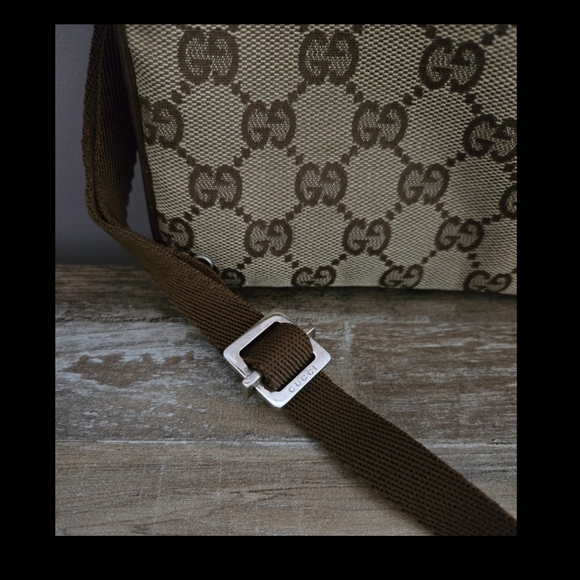 Authentic Vintage Gucci Small Cross Body Bag. - Picture 6 of 8